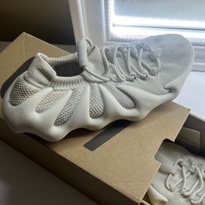 like new authentic yeezy cloud white big kid size 2